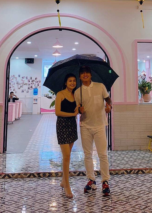 Còn bây giờ, Tuấn Hưng lại bên Thu Hương ở tất cả các sự kiện lớn nhỏ trong con đường kinh doanh của Thu Hương.