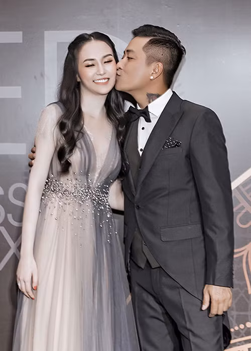 Tình cảm của Tuấn Hưng và vợ luôn mặn nồng.