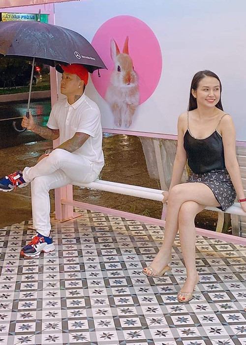 Nam ca sĩ chia sẻ thêm: “Tình yêu sẽ làm mọi thứ trở nên tốt đẹp hơn, sẽ là sức mạnh để vượt qua tất cả".