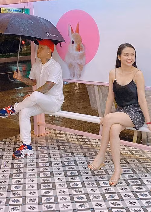 Nam ca sĩ chia sẻ thêm: “Tình yêu sẽ làm mọi thứ trở nên tốt đẹp hơn, sẽ là sức mạnh để vượt qua tất cả".