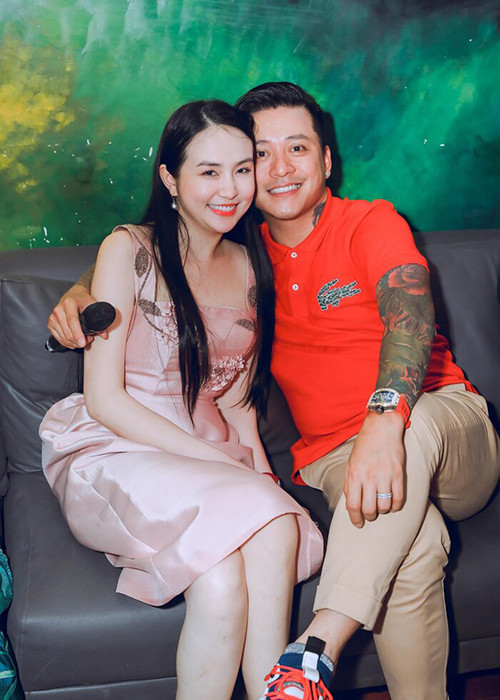 Cách đây ít ngày, Tuấn Hưng bị một số cư dân mạng công kích, chê hết thời phải ăn bám vợ sau tuyên bố tạm nghỉ hát.