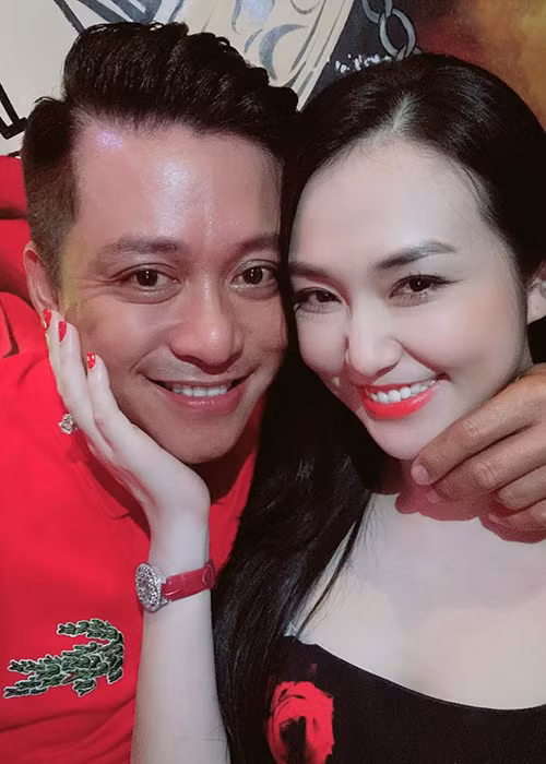 Hậu bị antifan "cà khịa", giọng ca "Nắm lấy tay anh" tâm sự rằng việc thuận vợ thuận chồng quan trọng hơn mọi thứ khác.