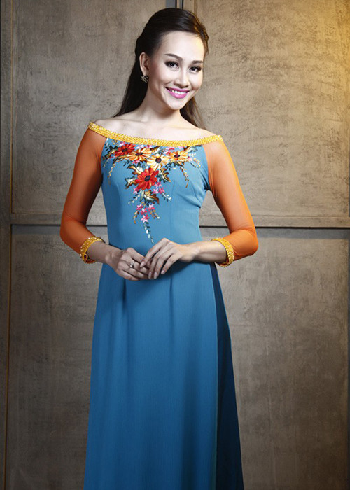 Kim Duyên - người đoạt giải Á hậu 1 cuộc thi Hoa hậu Việt Nam toàn cầu 2013 cũng bị phạt 15 triệu với lý do không được cấp phép vẫn đi thi.