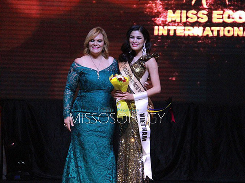 Thực tế, chuyện mỹ nhân Việt thi chui không xa lạ. Nguyễn Thị Thành là một ví dụ điển hình. Sau khi thi chui, cô bị phạt 22,5 triệu đồng và không được công nhận giải Á hậu 3 cuộc thi Hoa hậu Môi trường Quốc tế 2017. Ảnh: Missosology