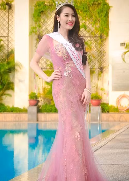 Năm 2013, đoạt giải Á hậu 1 cuộc thi Hoa hậu người Việt hoàn cầu, Quế Vân vẫn phải chịu án phạt 15 triệu vì thi chui.