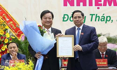 Bo Chinh tri dieu dong Bi thu Tinh uy ve Trung uong