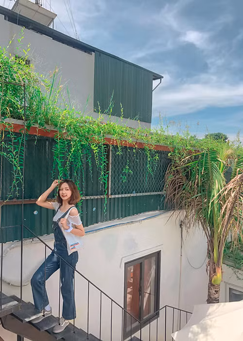 Chia sẻ trên Vietnamnet, Mỹ Ngân cho biết, từ nhỏ, cô đã cao hơn bạn bè, đặc biệt vào năm lớp 9. Ảnh: FBNV