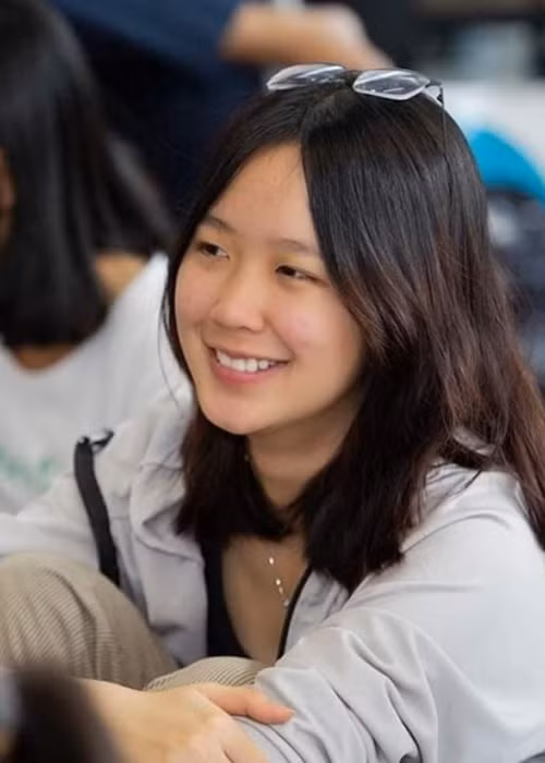 Ngoài đời, thí sinh cao nhất ở bán kết Hoa hậu Việt Nam 2020 khá tươi tắn, ngay cả khi để mặt mộc hoàn toàn. Ảnh: Thời đại plus