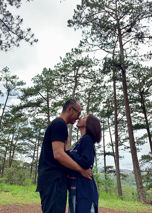 "Tính anh Luật là vậy, lúc nào cũng hy sinh cho vợ con. Cái gì tốt nhất là "đẩy" hết cho vợ con, cho gia đình", Thu Trang chia sẻ trên Phụ nữ online.