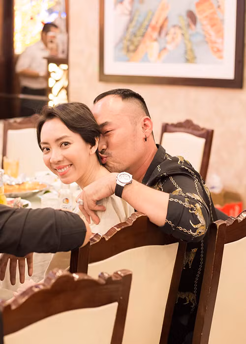 Những khoảnh khắc ngọt ngào của cặp đôi khiến fan không khỏi ghen tỵ.