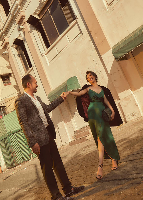 Không chịu bỏ cuộc, Tiến Luật làm bạn cùng Thu Trang trong suốt 5 năm để khiến cô động lòng. Cuối cùng, Thu Trang cũng cho Tiến Luật một cơ hội.