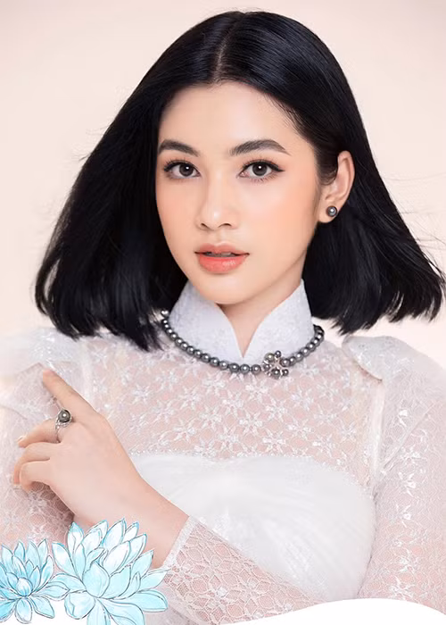 Cẩm Đan sinh năm 2002, đến từ An Giang. Trước Hoa hậu Việt Nam, cô chưa từng tham gia cuộc thi nhan sắc nào.