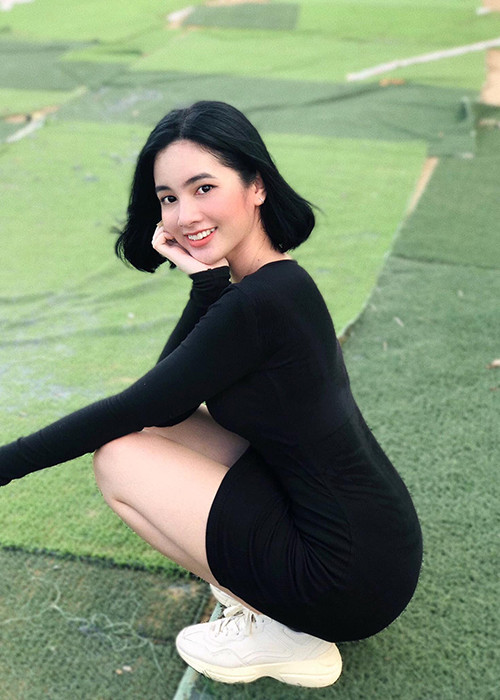 Cẩm Đan sở hữu gương mặt có nét đẹp hao hao diễn viên Việt Trinh, diễn viên Thái Lan Mai Davika, nữ ca sĩ Hàn Quốc Lisa (nhóm Black Pink).