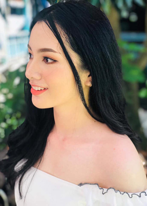 10X từng sở hữu mái tóc dài thướt tha.