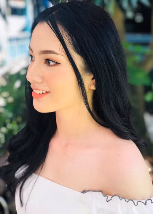 10X từng sở hữu mái tóc dài thướt tha.