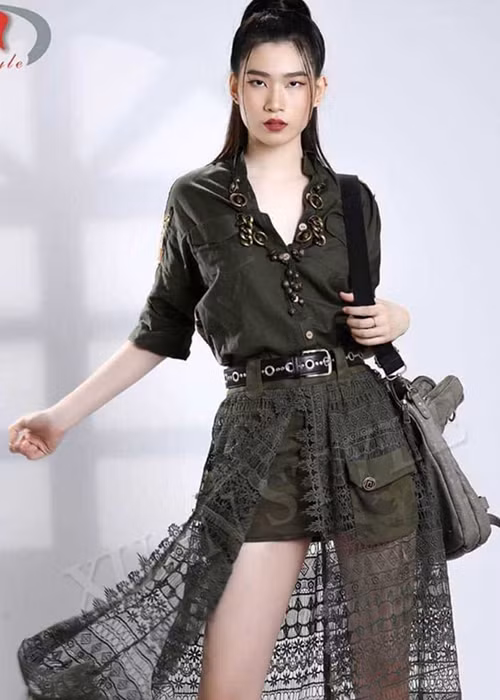 Theo Vietnamnet, ngoài đam mê thời trang, làm người mẫu, 10X có năng khiếu về chơi đàn, chơi cờ vua, vẽ tranh. Ảnh: Tiền Phong