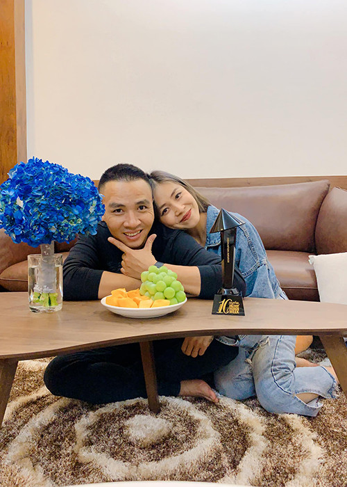 "Sau cùng thì tôi vẫn thấy mình thật may mắn khi có một người bạn đời “tốt bụng” lại có khả năng nhường nhịn như anh Rùa”, nữ MC tâm sự trên Vietnamnet.