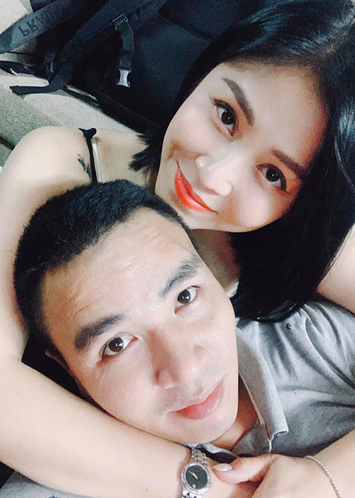 Mỗi khi Mạnh Hùng đi công tác xa nhà, Hoàng Linh công khai “thả thính” chồng.