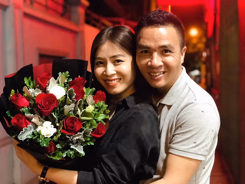 MC Hoang Linh - Manh Hung man nong sau 5 nam gan bo