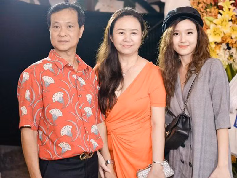 Bố mẹ của Midu từng áp đặt con gái sẽ theo ngành công an để nối tiếp nghề của bố.