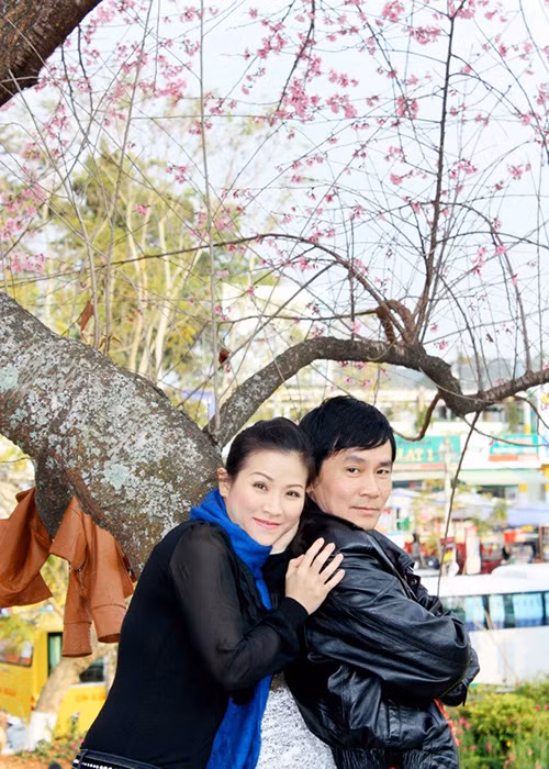 Trong cuộc phỏng vấn hồi tháng 9 với Zing, Kiều Linh cho biết, hai con riêng đã về sống chung với vợ chồng cô.