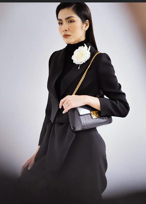 Ở hậu trường chụp ảnh, nhan sắc của Hà Tăng cũng được đánh giá cao.