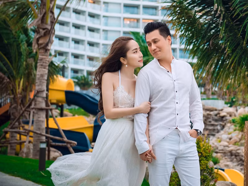 Tin đồn Việt Anh - Quỳnh Nga hẹn hò rộ lên từ lâu. Mới đây, cả hai bị nghi công khai tình cảm khi loạt ảnh như hình cưới được chia sẻ.