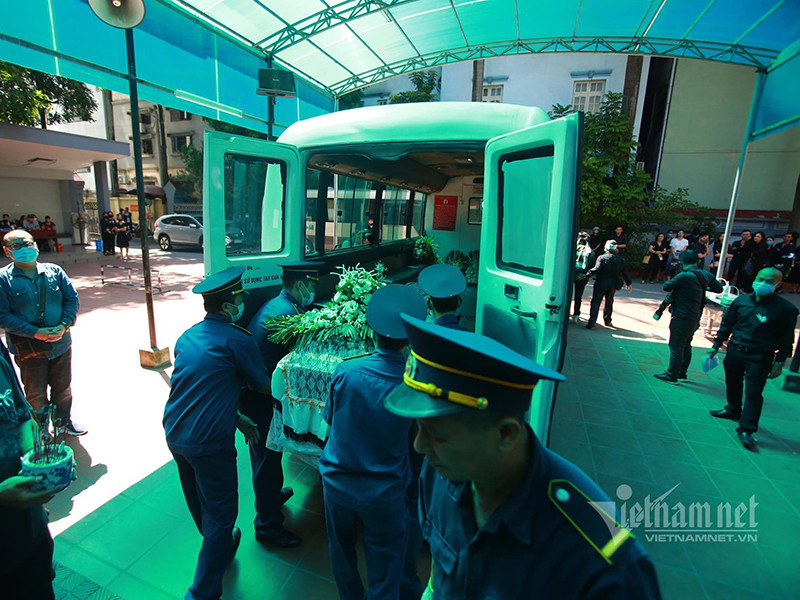 Thi hài ca sĩ Tuấn Phương được hỏa táng vào chiều cùng ngày. Ảnh: Vietnamnet