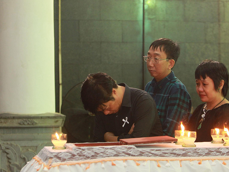 Ca sĩ Tuấn Phương qua đời ở tuổi 43 vì căn bệnh viêm màng não, khi còn chưa lập gia đình, mất mẹ cách đây vài năm. Ảnh: Dân Việt