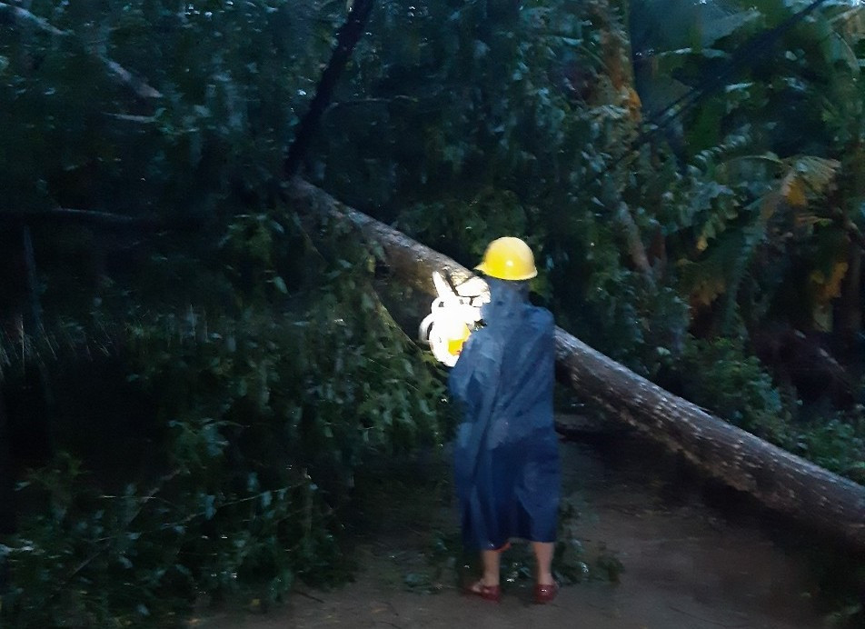 Quang Tri mat dien dien rong, gio giat manh va nuoc song dang dang-Hinh-3