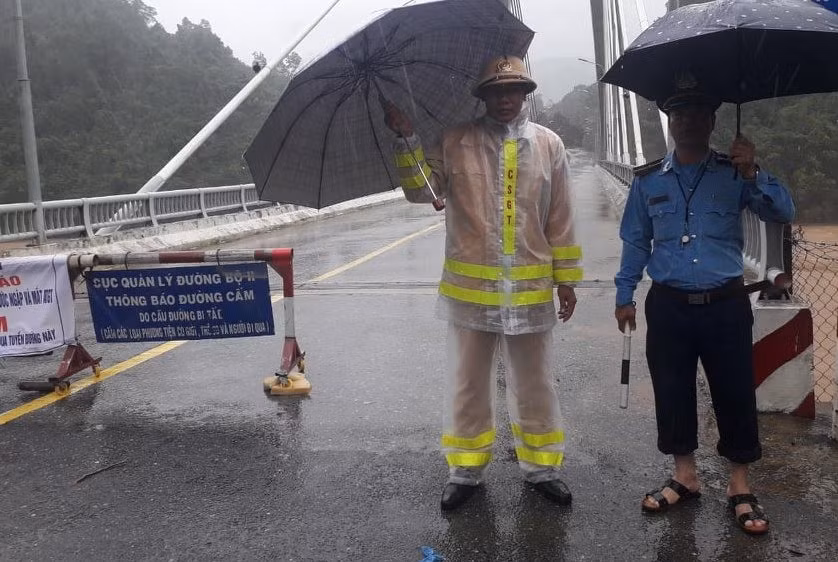 Quang Tri mat dien dien rong, gio giat manh va nuoc song dang dang-Hinh-4