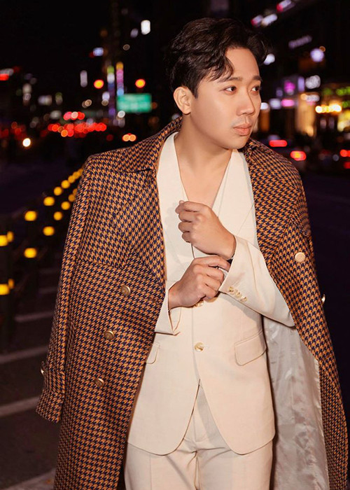 Cùng với Mỹ Lệ, Trấn Thành giúp đỡ bà con miền Trung. Anh ủng hộ 300 triệu đồng. Ngoài ra, Trấn Thành đang kêu gọi mạnh thường quân đóng góp. Sau 1 ngày nam MC thông báo nhận được 3,2 tỷ.