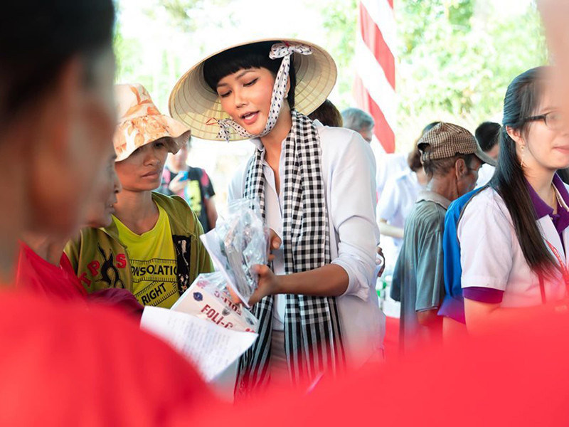 Khi thấy Lệ Hằng kêu gọi quyên góp, H’hen Niê ngay lập tức chuyển số tiền 50 triệu để ủng hộ người dân miền Trung. Ảnh: Vietnamnet