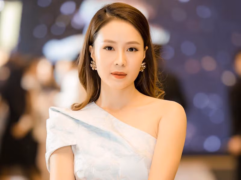 Hồng Diễm ủng hộ 10 triệu đồng qua quỹ quyên góp của Thủy Tiên. “Xin gửi chút tấm lòng nhỏ đến người dân miền Trung ạ”, nữ diễn viên cho hay.