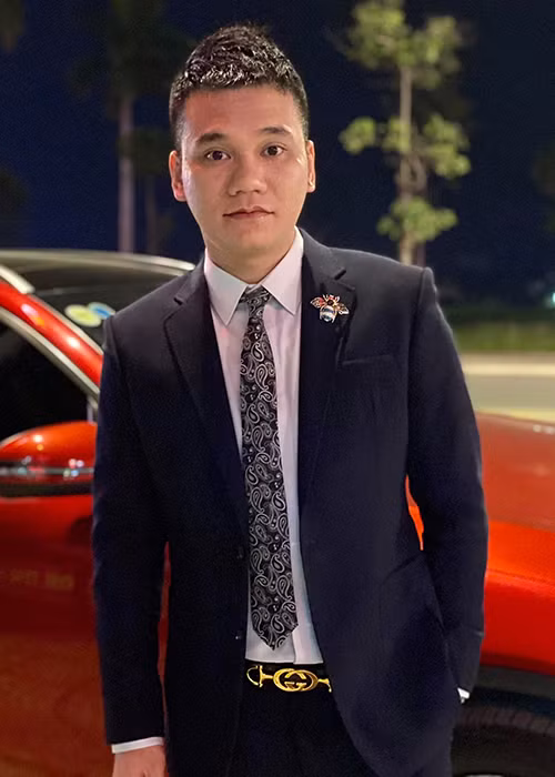 Khắc Việt ủng hộ miền Trung qua quỹ của Trấn Thành nhưng không tiết lộ số tiền quyên góp. Có lẽ, không ít sao Việt cũng giữ kín số tiền ủng hộ cho bà con miền Trung giống như Khắc Việt.