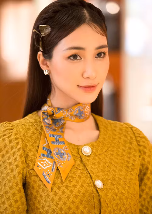 Mới đây, Hòa Minzy cho biết đã đóng góp 100 triệu đồng ủng hộ đồng bào miền Trung đang bị lũ lụt thông qua quỹ của gia đình ca sĩ Lý Hải - Minh Hà.