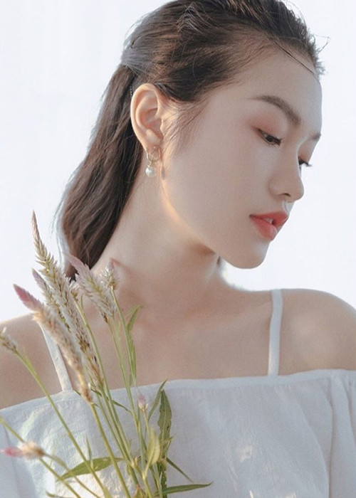 10X chia sẻ, đàn chị không những có thể cân bằng giữa trọng trách của một hoa hậu và việc học tại trường mà còn còn tham gia nhiều công việc, hoạt động thiện nguyện có ý nghĩa cho xã hội.