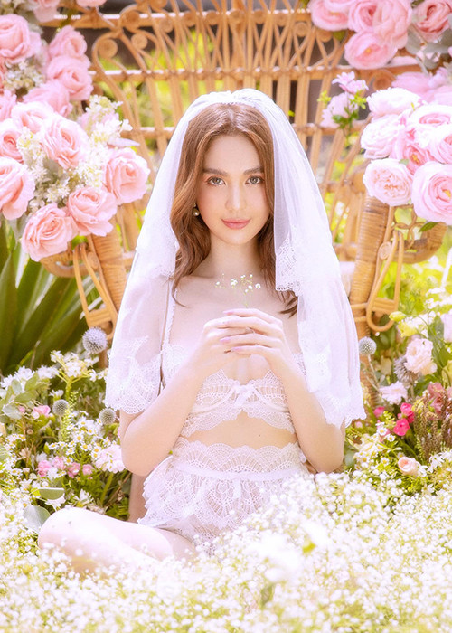 Ngoc Trinh gay soc voi phat ngon “dai gia xoay quanh toi rat nhieu“