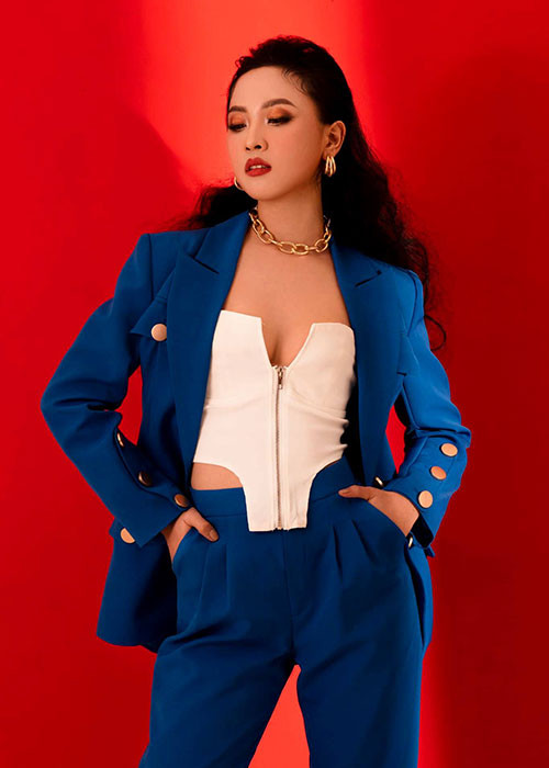 Diệu Ngân ngày càng gợi cảm sau khi tham gia các cuộc thi nhan sắc.