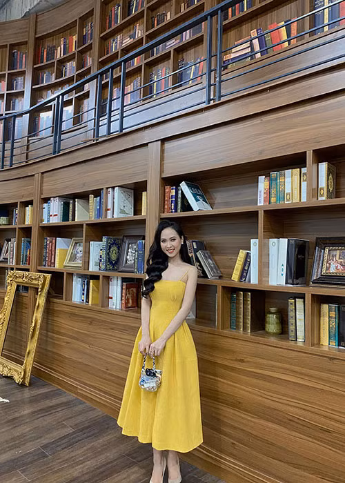 Người đẹp mới đây cho biết cô muốn theo đuổi con đường làm MC truyền hình.