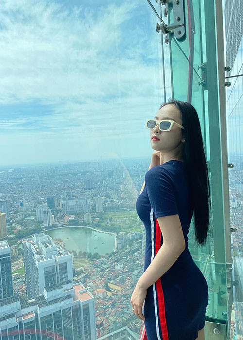 10X hiện tại sở hữu vòng eo 58 cm.