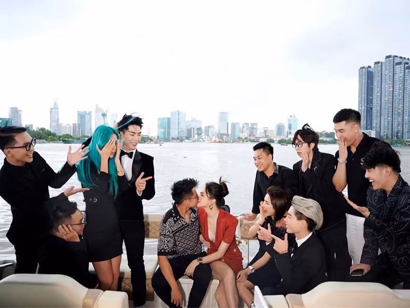 Bạn bè, người hâm mộ ra sức giục Hương Giang Idol và Matt Liu sớm về chung một nhà sau khi chàng CEO về ra mắt nhà gái.