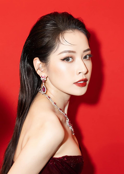 Chi Pu gợi cảm đốt mắt, khác hẳn với hình ảnh kín đáo, dịu dàng khi mới bước chân vào showbiz.