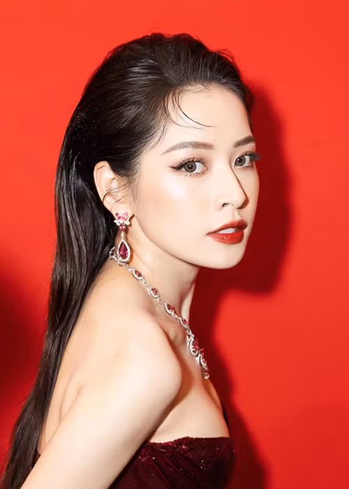 Chi Pu gợi cảm đốt mắt, khác hẳn với hình ảnh kín đáo, dịu dàng khi mới bước chân vào showbiz.