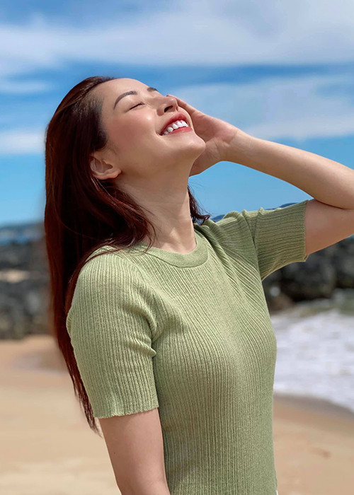 Xuất thân là hot girl, Chi Pu lấn sân đóng phim, ca hát.