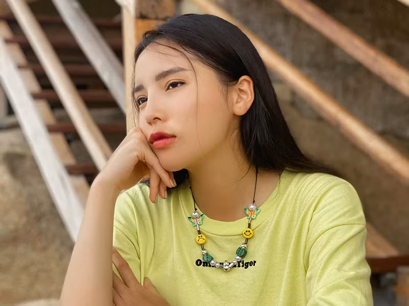 Hoa hậu Kỳ Duyên cũng thông báo đứng ra nhận quyên góp ủng hộ miền Trung. Tính đến tối ngày 14/10, số tiền ủng hộ lên đến 317 triệu, trong đó Kỳ Duyên và Minh Triệu góp 30 triệu, Diệp Lâm Anh ủng hộ 50 triệu.