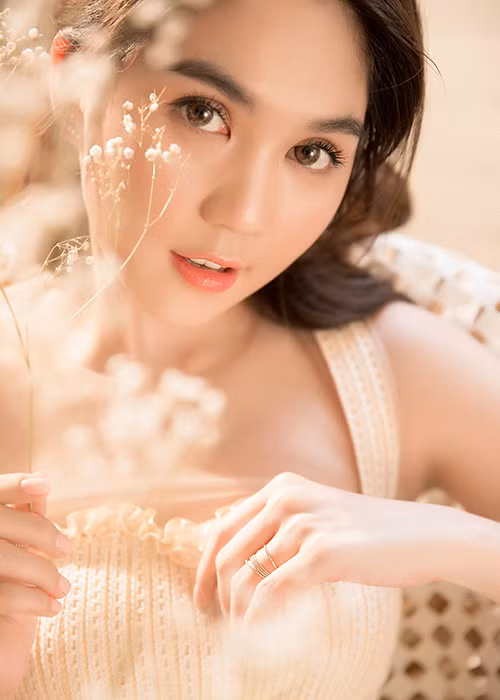 Chân dài gốc Trà Vinh có nhiều ưu điểm khác khiến cô trở thành khao khát của đấng mày râu.