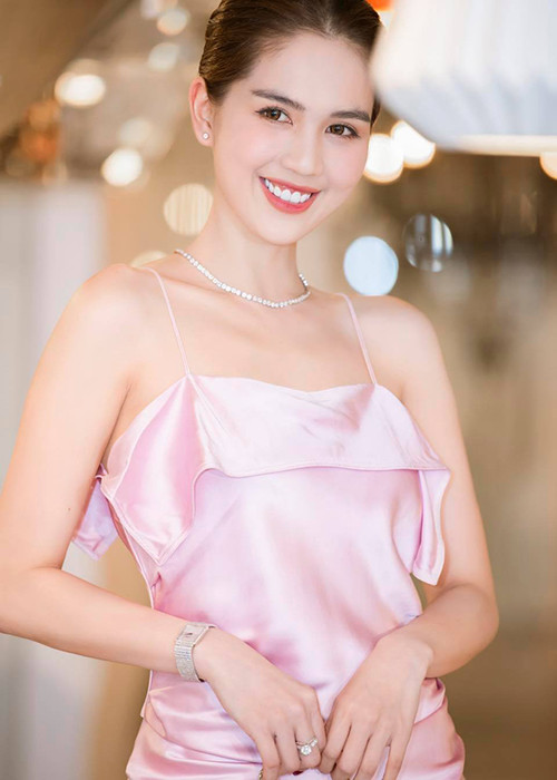 Sau ồn ào yêu đương, Ngọc Trinh có lẽ muốn giữ kín chuyện tình cảm.