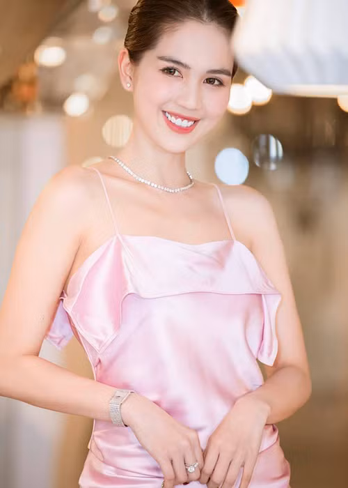 Sau ồn ào yêu đương, Ngọc Trinh có lẽ muốn giữ kín chuyện tình cảm.