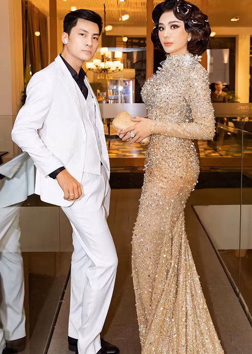 Hồi tháng 4/2020, gặp vấn đề về sức khỏe và giận dỗi với chồng, Lâm Khánh Chi dọn về nhà bố mẹ đẻ sống. Sau đó, cô nhanh chóng được chồng đón về.